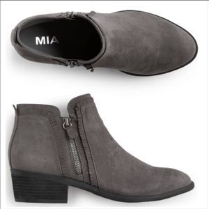 NWT Mia Mable ruffle gray booties size 8.5